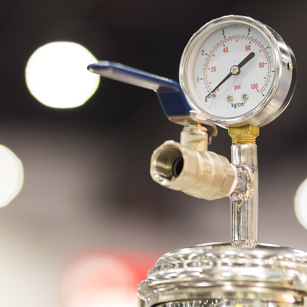 Pressure dial Gauge for measuring air pressure in manufacturing equipment ; industrial background Calibration Lab, เกจวัดแรงดัน , pressure gauge