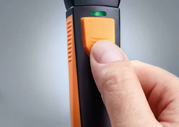 testo 410i Vane anemometer operated with smartphone