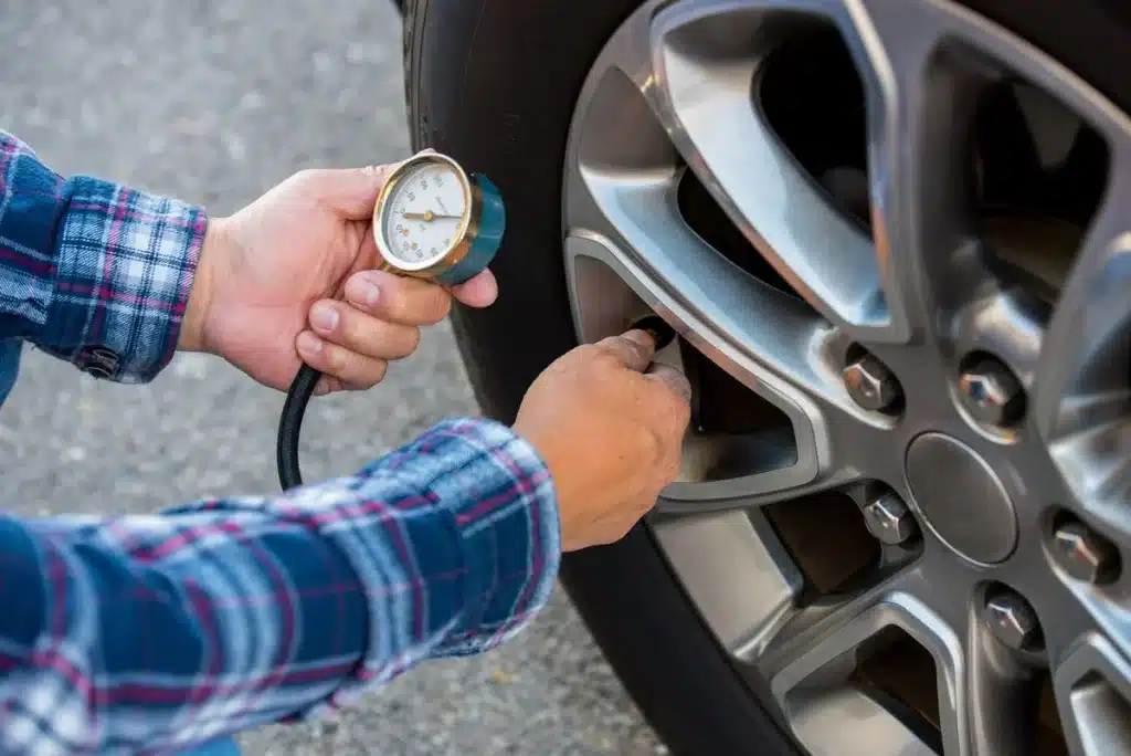 การใช้ เกจวัดลมยาง tire-pressure-guage